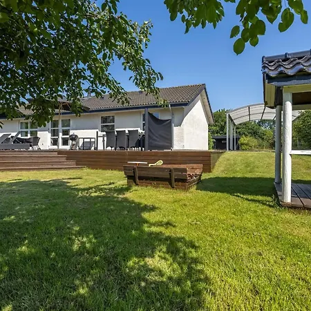 Laulu - 200m From The Sea By Interhome